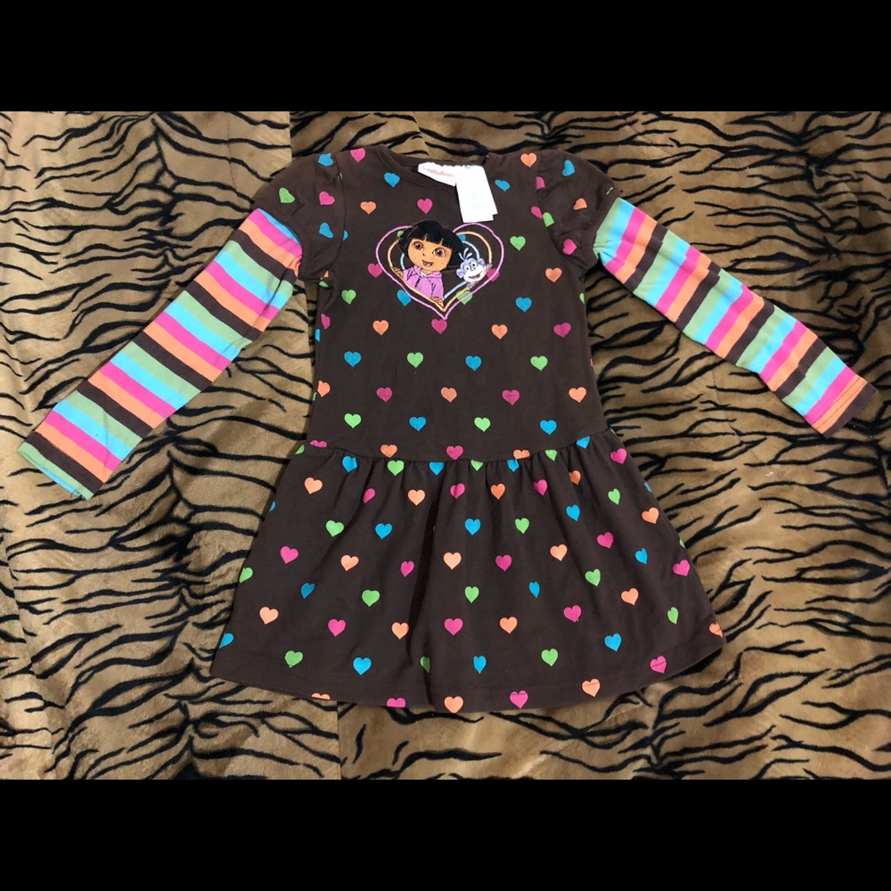 Dora the explorer 👗 size 6